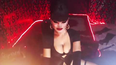 Snapshot of _hailyourqueenx chatting on December 22, 1:01 am GoDDess  Chloe online show from December 22, 1:01 am