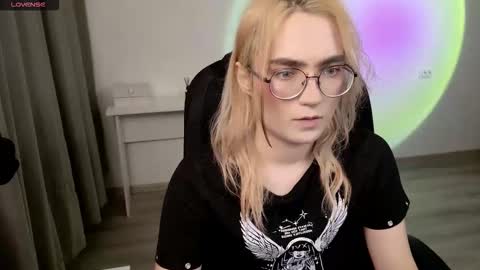 _meow_neko_ online show from March 13, 6:13 pm