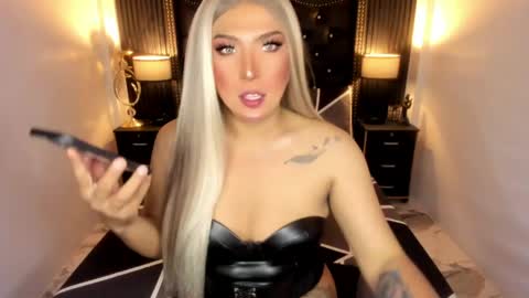_natashacooper_ online show from April 22, 10:44 am