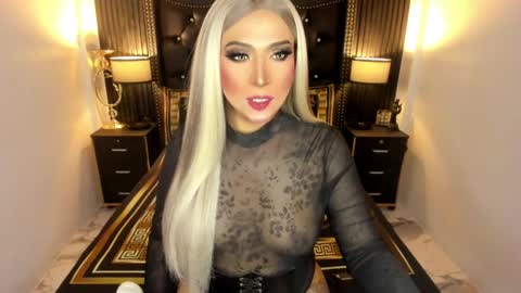 _natashacooper_ online show from May 10, 7:24 am