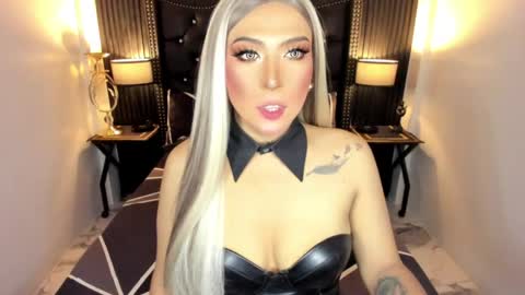 _natashacooper_ online show from May 20, 10:21 am