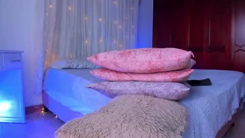 Shsntal online show from November 6, 2:28 pm