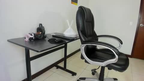 aisha_hotts777 online show from January 11, 2:51 am