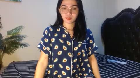 akamamiki25 online show from May 5, 12:11 pm