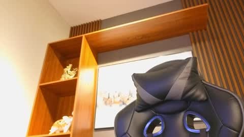 Alahia Rodriguez online show from April 1, 7:00 pm