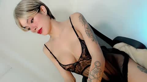Annika 25yrs old online show from February 12, 10:03 am