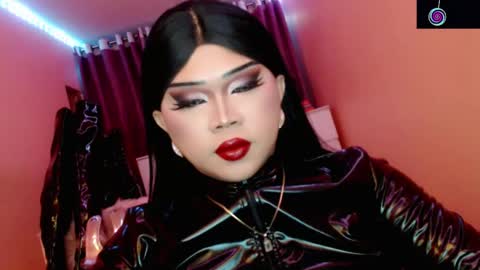 Queen Mireska online show from May 8, 5:20 pm