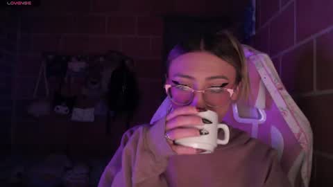 Andrea  online show from July 14, 6:07 am