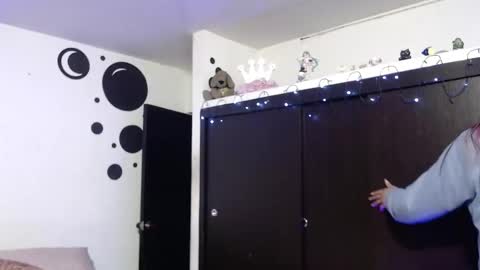 Snapshot of angele_johnson chatting on March 11, 3:26 am angele online show from March 11, 3:26 am