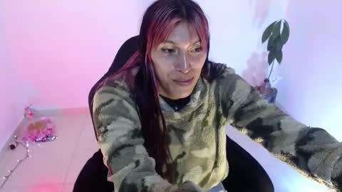 Snapshot of angele_johnson chatting on October 3, 9:15 pm angele online show from October 3, 9:15 pm