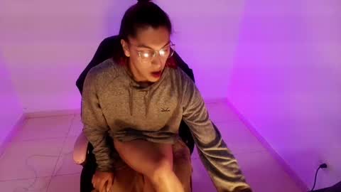 angele online show from April 13, 6:23 pm