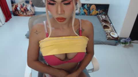 DIVINE ANGEL online show from November 5, 2:11 am