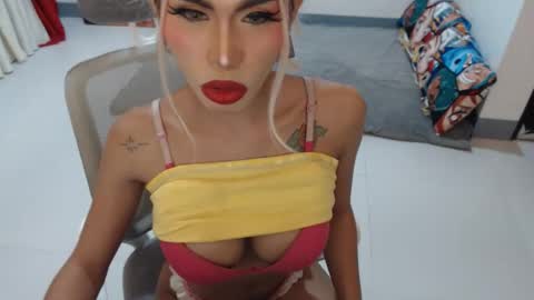 DIVINE ANGEL online show from January 8, 2:04 am