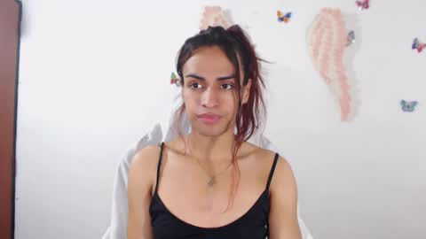 ints marianaroldan945 online show from March 6, 6:27 am