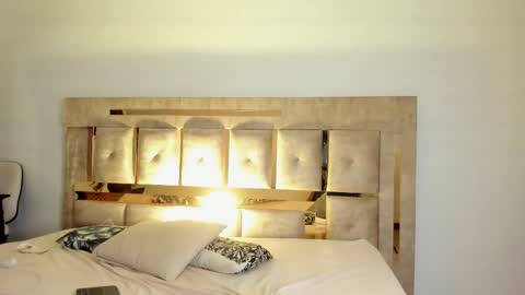 Ari  online show from November 16, 5:39 am