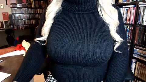 Aspen Vale online show from December 5, 11:00 pm