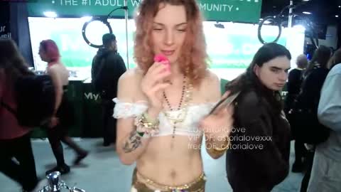 AstoriaLove online show from October 26, 6:15 pm