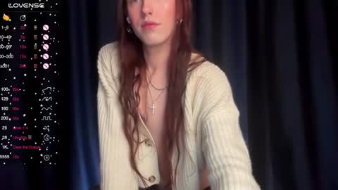 avril_pearly_ online show from January 3, 7:50 pm