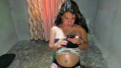Snapshot of bellalovesherfellas chatting on March 9, 4:38 am BellaLovesHerFellas online show from March 9, 4:38 am
