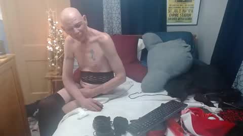 Snapshot of bobbiloosehole chatting on December 7, 7:49 pm Bobbi online show from December 7, 7:49 pm