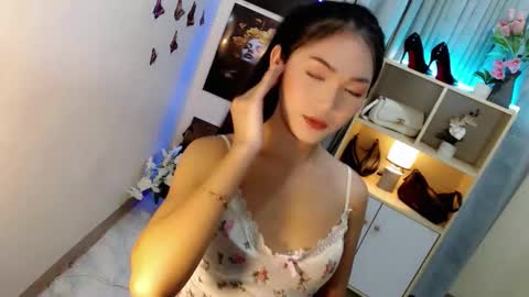 caitlin online show from December 2, 7:28 pm