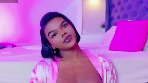 camiestrada online show from October 24, 12:59 am