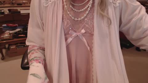 Snapshot of cammiecd chatting on January 8, 5:16 am CammieCD online show from January 8, 5:16 am