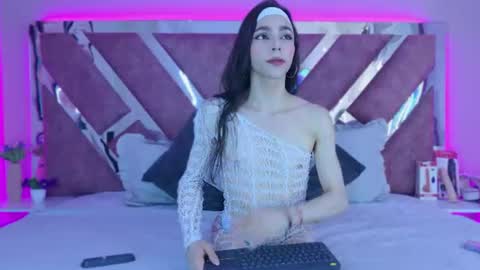 candyluxury_ online show from June 29, 12:38 pm