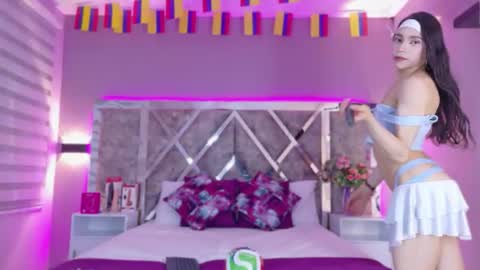 candyluxury_ online show from July 10, 1:37 pm