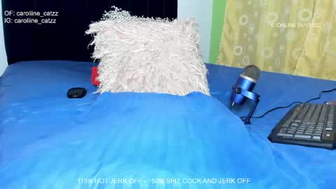 caroliine_catzz online show from April 14, 1:32 am
