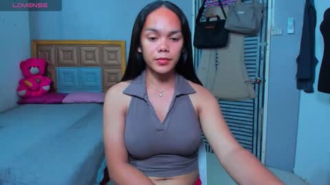 caroline_east online show from February 18, 3:42 pm