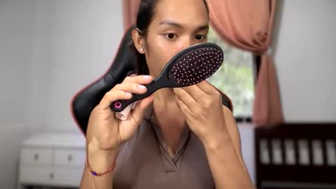 caroline_east online show from May 17, 1:05 am