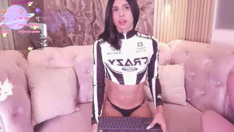 caroline_foster1 online show from November 2, 2:48 pm