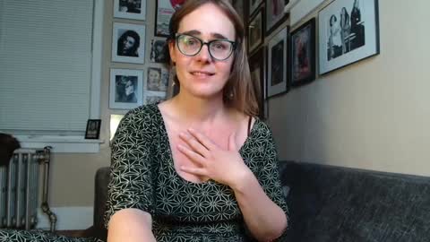 Snapshot of cecilysaintclaire chatting on December 20, 1:54 pm Cecily Saint Claire online show from December 20, 1:54 pm