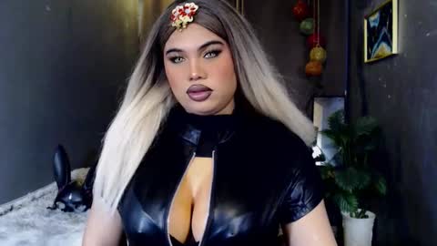 cellinekittcumerr online show from December 3, 6:45 pm