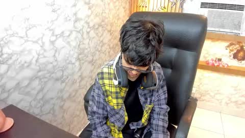 Snapshot of charlietaylor_ chatting on October 21, 1:02 pm Charlie online show from October 21, 1:02 pm