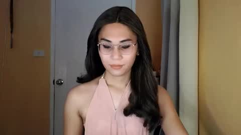 chelly4u69 online show from April 6, 2:32 am