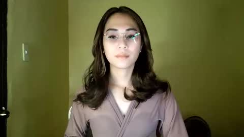 chelly4u69 online show from May 16, 2:42 am