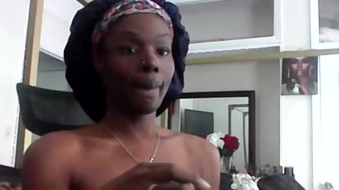 chocolatedrop_ online show from April 26, 8:07 pm