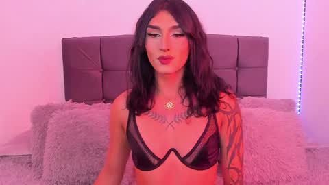 Snapshot of citry_tv chatting on February 5, 2:59 pm Citrina Tallulah Vanexandra online show from February 5, 2:59 pm