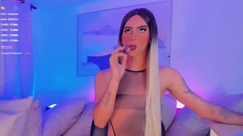 CLOE REMINTON online show from December 30, 7:48 am