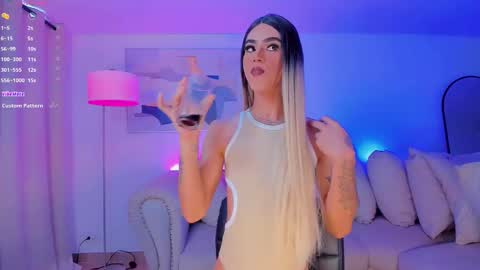 CLOE REMINTON online show from January 7, 3:44 pm