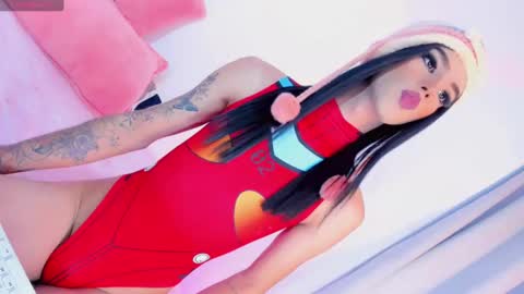 CLOE REMINTON online show from February 25, 9:53 am