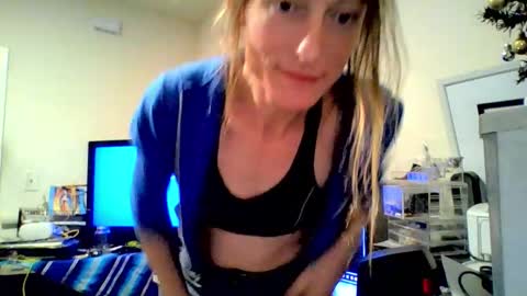 couchfireplace online show from December 15, 11:27 am