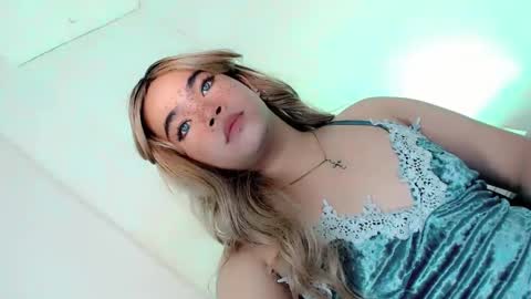 Snapshot of crazy_vixen chatting on February 12, 9:20 am Hot Ayisha online show from February 12, 9:20 am