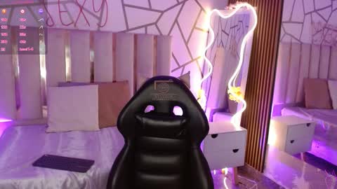 Cyrus online show from February 25, 12:32 pm