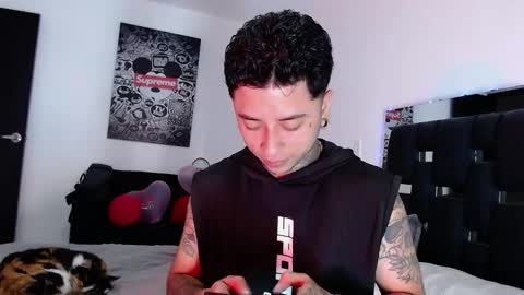 Snapshot of danny_stark chatting on February 19, 5:06 pm Danny  online show from February 19, 5:06 pm