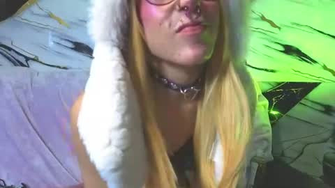 dark_nina__ online show from June 20, 5:43 am