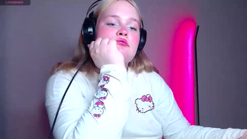 Miss Rose online show from October 31, 5:33 pm