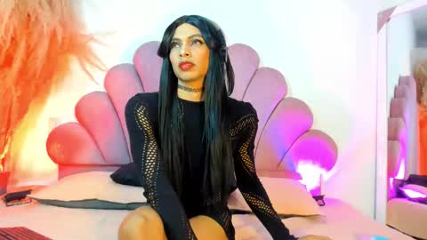 dominique online show from December 16, 2:33 pm